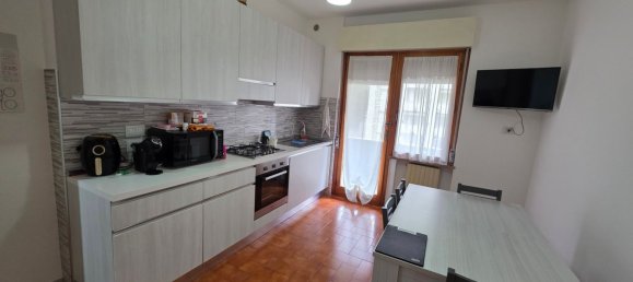 5 rooms Apartment in Perugia, Italy No. 276324 4