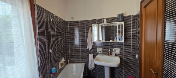 5 rooms Apartment in Perugia, Italy No. 276324 39