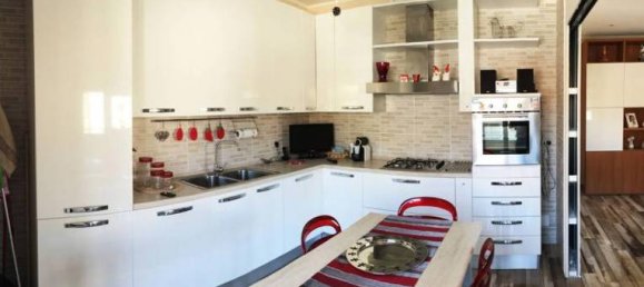 4 rooms Apartment in Fondi, Italy No. 253991 3