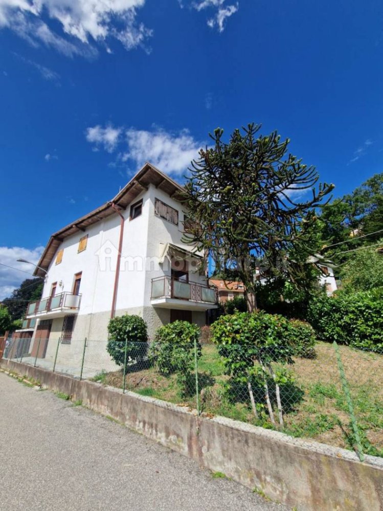 Villa de 4 dormitorios en Borgosesia, Italy No. 333390