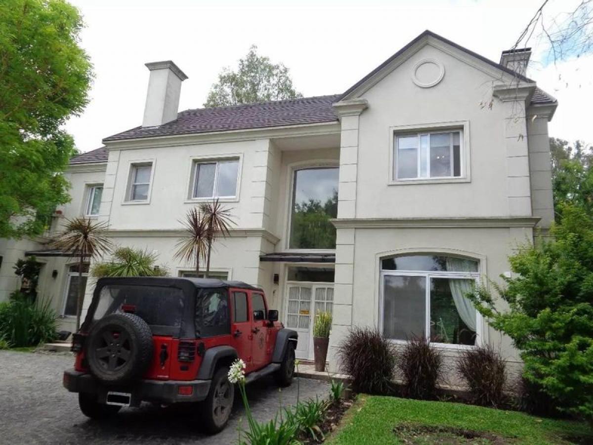 3 bedrooms House in Berazategui, Argentina No. 101902