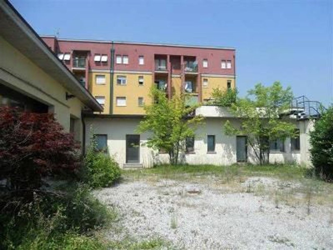 520m² Office in Brescia, Italy No. 142427