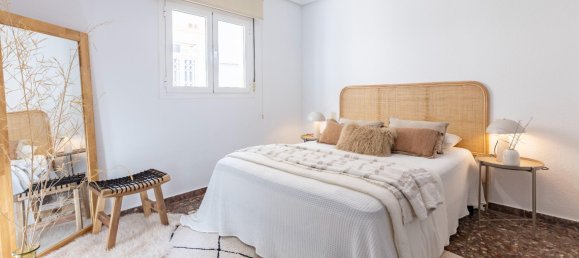 3 bedrooms Apartment in Valencia, Spain No. 187066 2