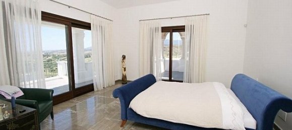 Villa de 5 dormitorios en Marbella, Spain No. 3250 8