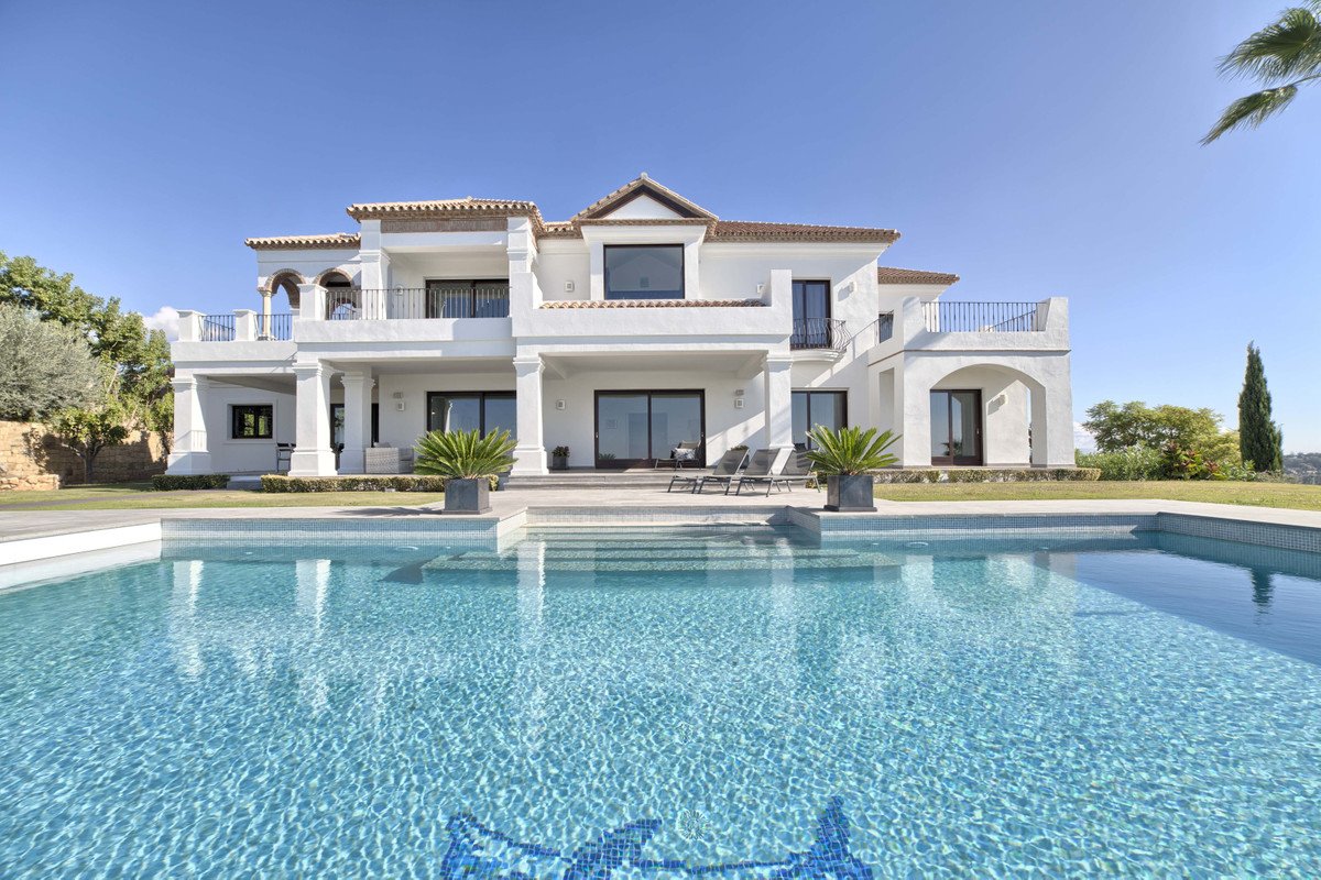 Villa de 5 dormitorios en Marbella, Spain No. 3250