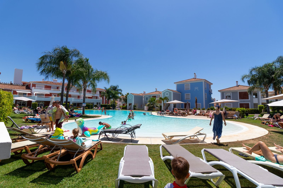 2 bedrooms Apartment in El Paraiso, Spain No. 185458