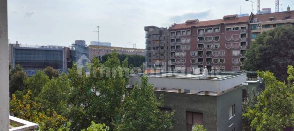 2 bedrooms Apartment in Milan, Italy No. 360225 3