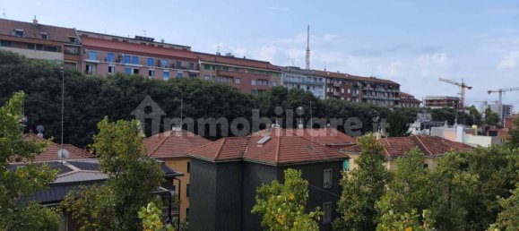 2 bedrooms Apartment in Milan, Italy No. 360225 2