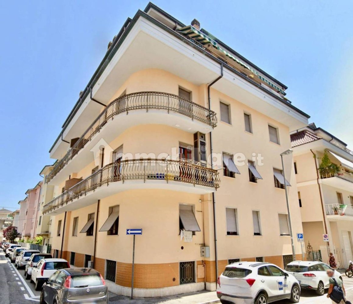 Apartamento T3 em San Benedetto del Tronto, Italy N.º 260222