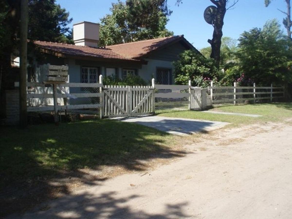 3 bedrooms House in Mar del Plata, Argentina No. 95651