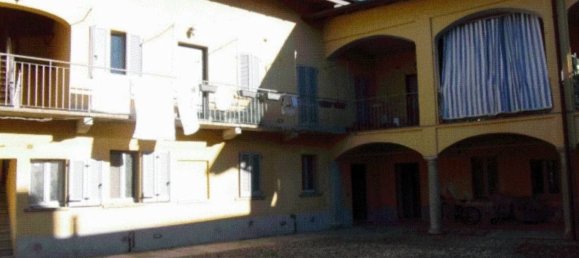 3 bedrooms Apartment in Samarate, Italy No. 315039 5
