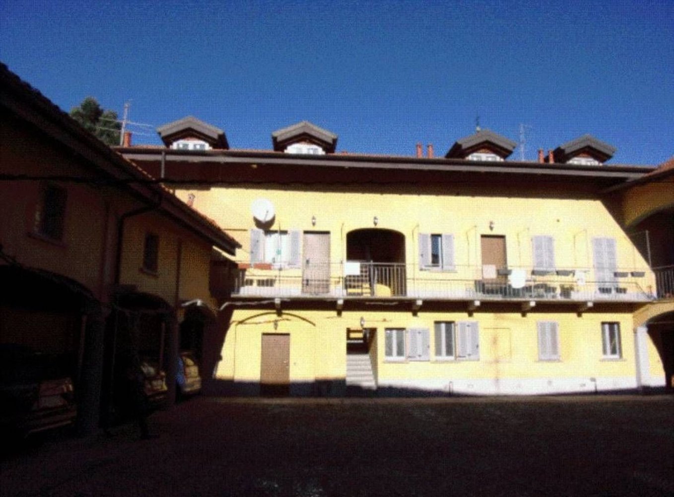 3 bedrooms Apartment in Samarate, Italy No. 315039