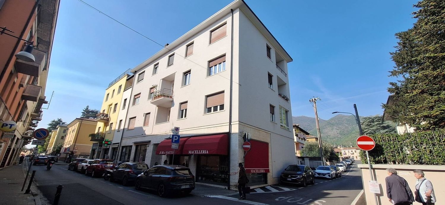 3 غرف نوم شقة في Brescia, Italy رقم 388659