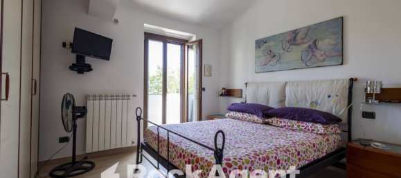 3 Schlafzimmer Villa in Catanzaro, Italy, Nr. 291283 11