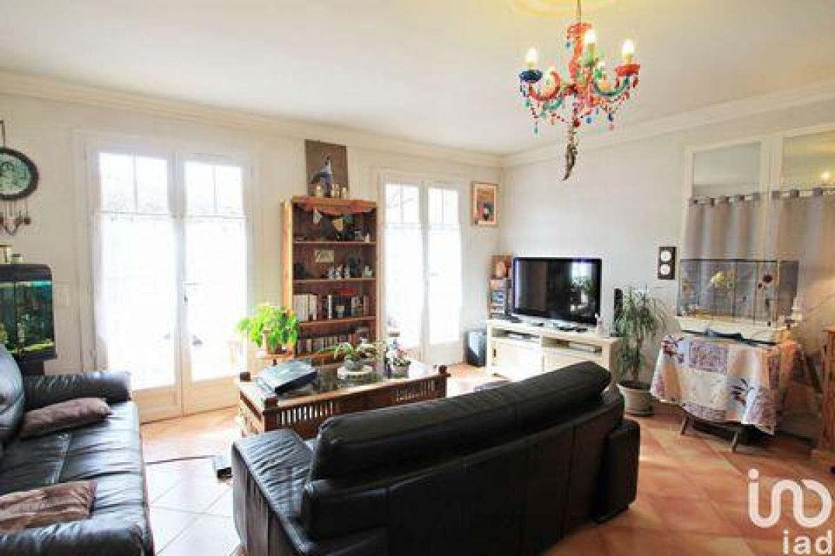 2 bedrooms House in Le Beausset, France No. 8294