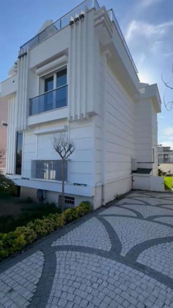 Villa 12+1 in Istanbul, Turkey No. 25188