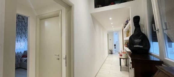 4-salle Appartement à Livorno, Italy No. 225466 24