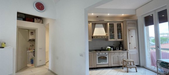 4-salle Appartement à Livorno, Italy No. 225466 18