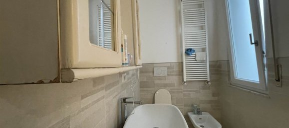 4-salle Appartement à Livorno, Italy No. 225466 10