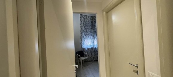4-salle Appartement à Livorno, Italy No. 225466 3