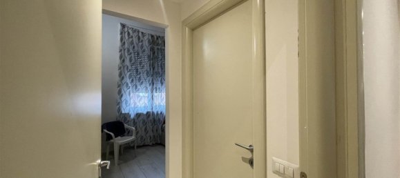 4-salle Appartement à Livorno, Italy No. 225466 12