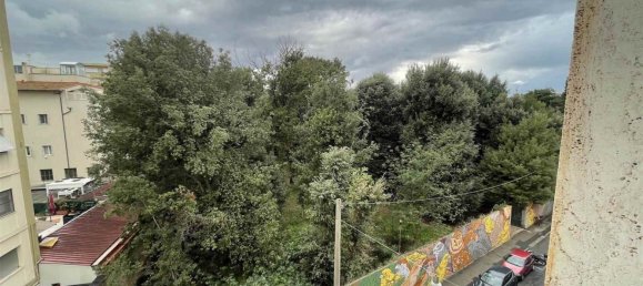 4-salle Appartement à Livorno, Italy No. 225466 8