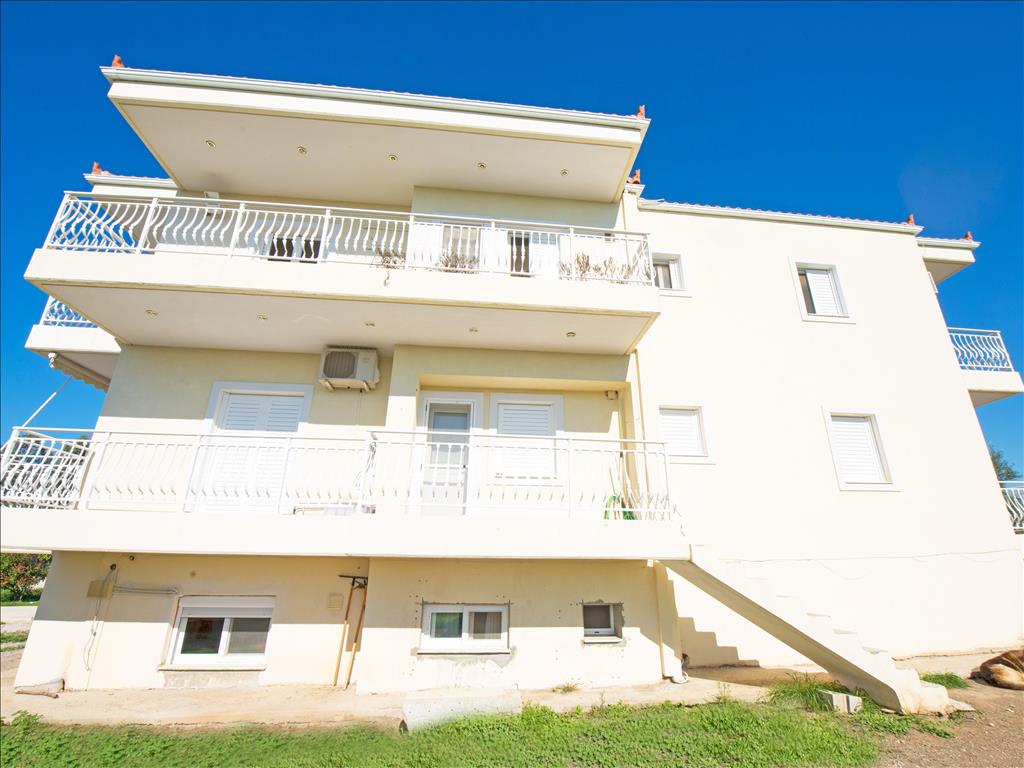 4 bedrooms Commercial property in Loutraki, Greece No. 6841