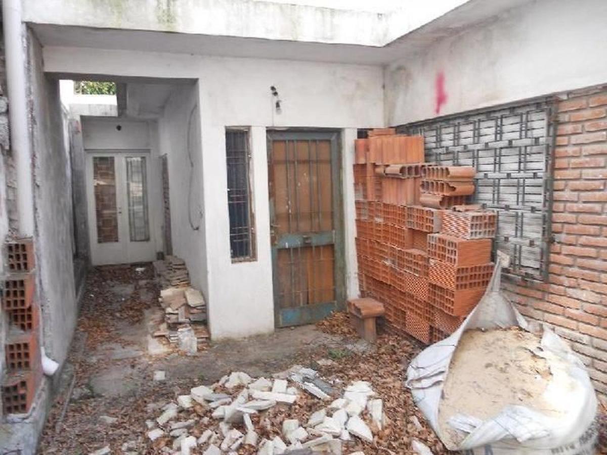 2 bedrooms House in San Miguel, Argentina No. 83723