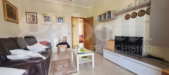 5 rooms Apartment in Palermo, Italy No. 33545 4