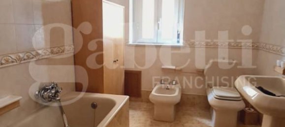 5 rooms Apartment in Palermo, Italy No. 33545 13