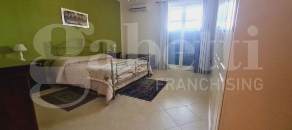5 rooms Apartment in Palermo, Italy No. 33545 6