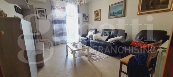 5 rooms Apartment in Palermo, Italy No. 33545 10