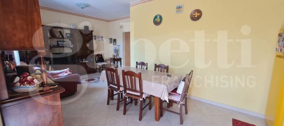 5 rooms Apartment in Palermo, Italy No. 33545 3
