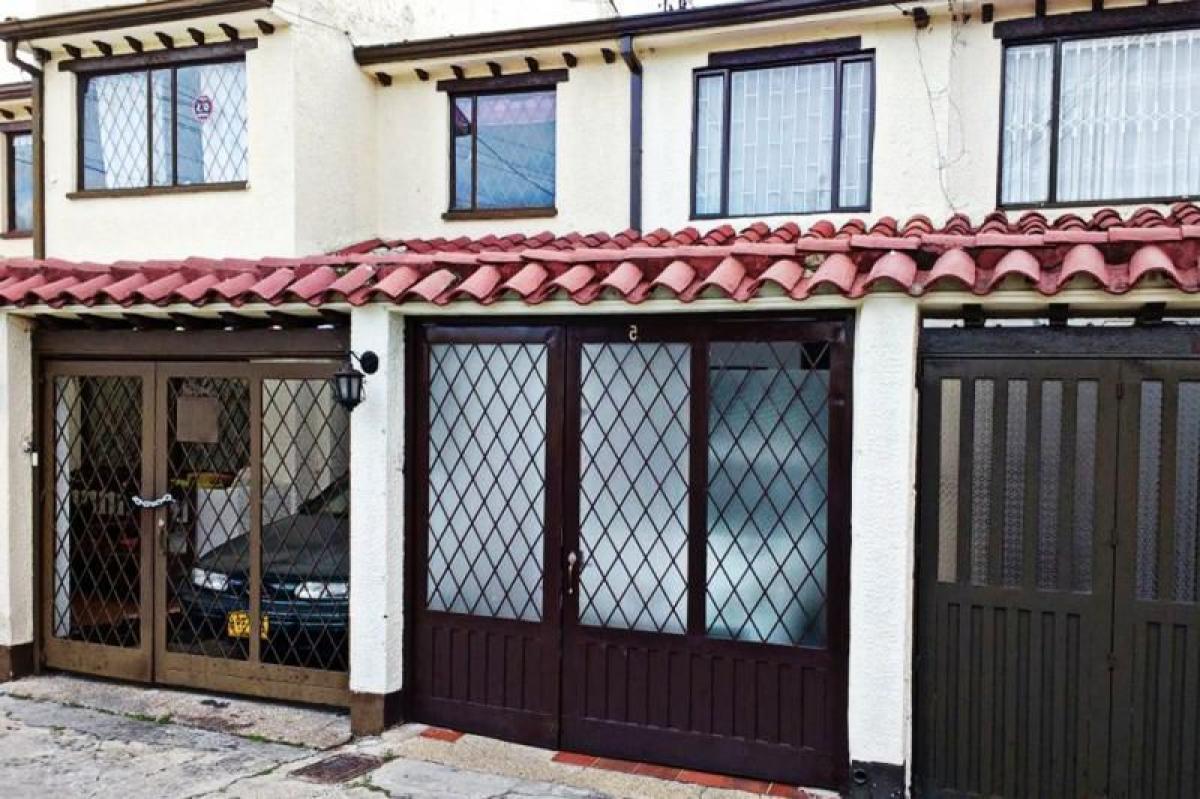 Casa de 3 dormitorios en Bogotá, Colombia No. 12659