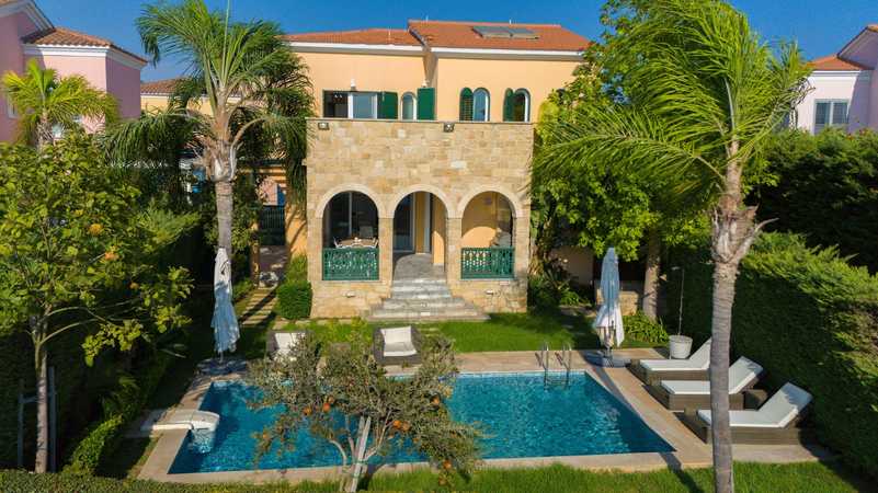 5 bedrooms Commercial property in Limassol, Cyprus No. 81718