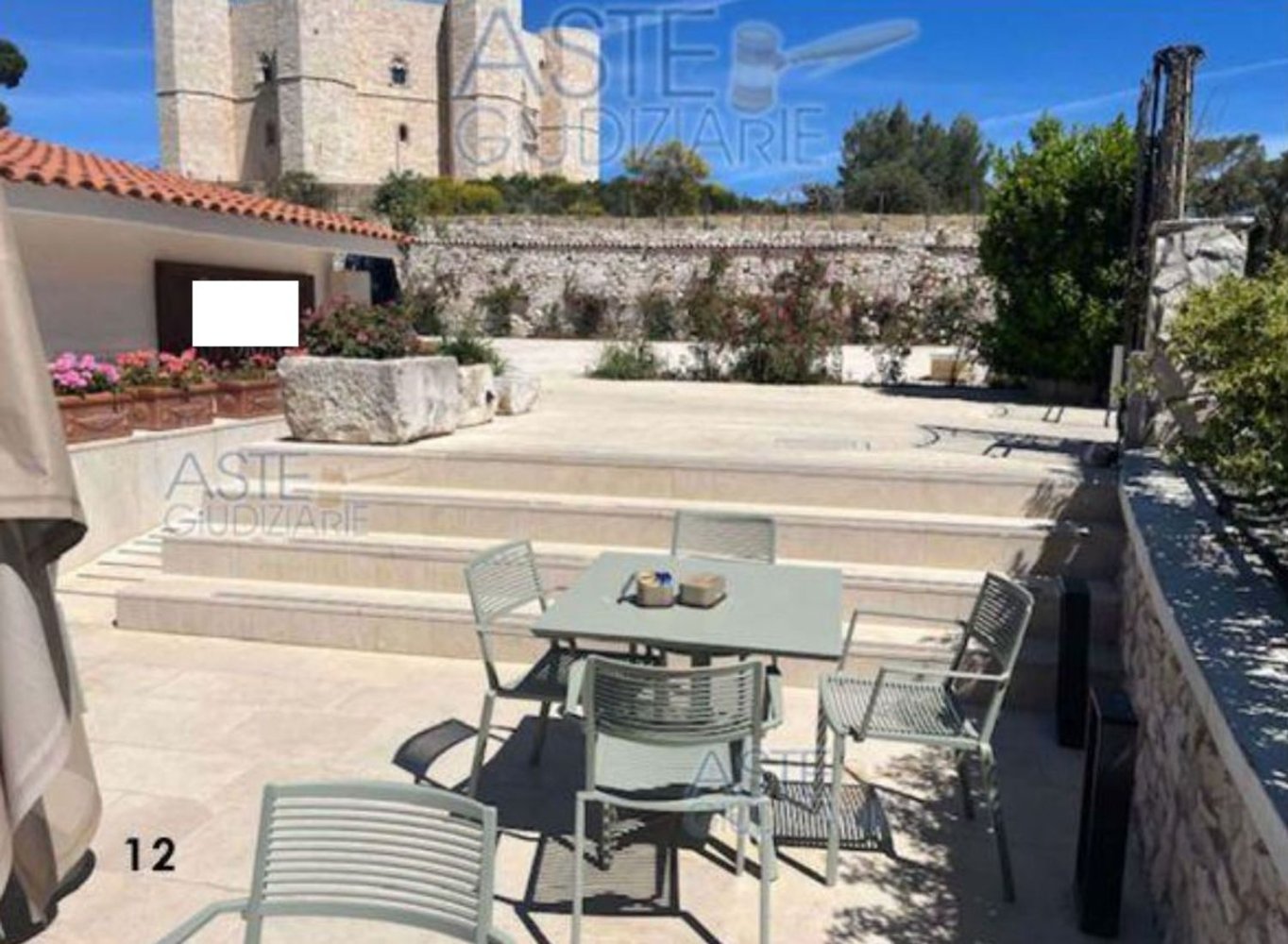 433m² Building in Andria, Italy No. 325446