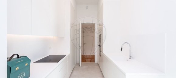 3 bedrooms Apartment in Lisbon, Portugal No. 127966 10