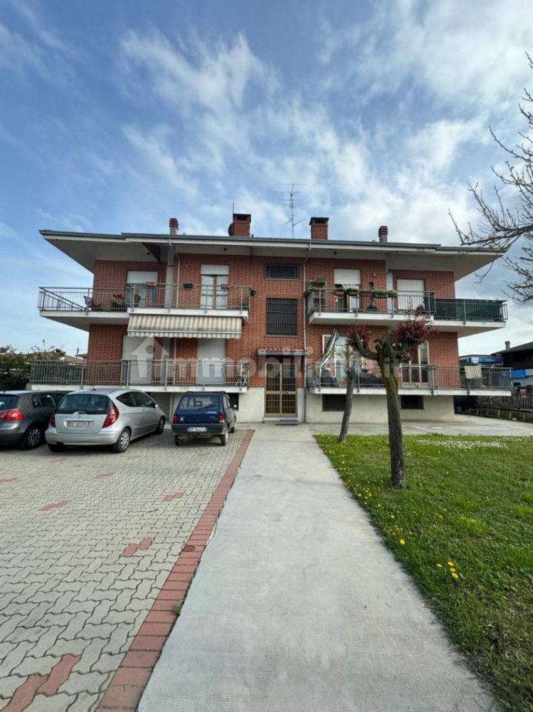 2 bedrooms Apartment in Cherasco, Italy No. 392797