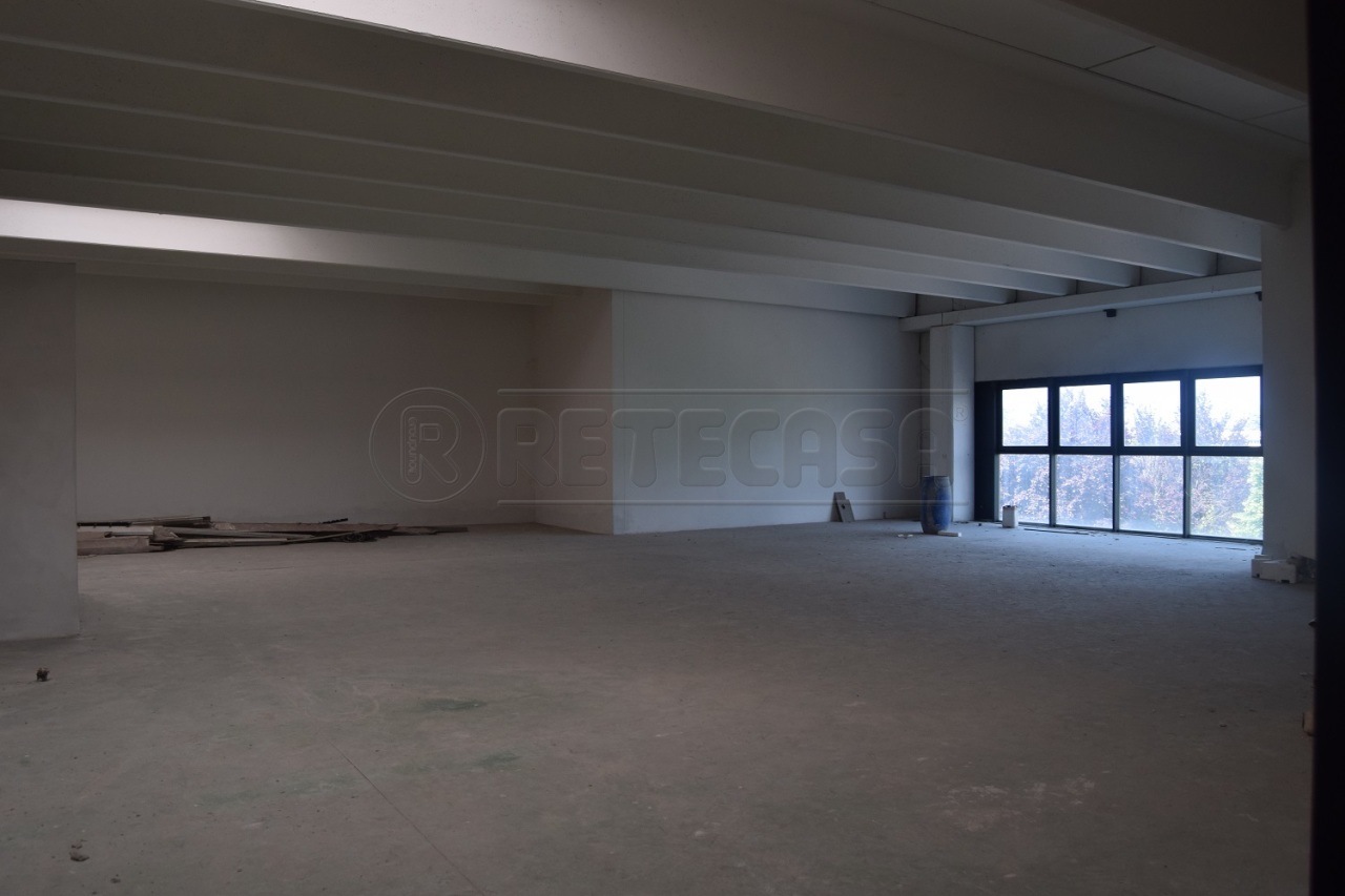 250m² Warehouse in Malo, Italy No. 63497