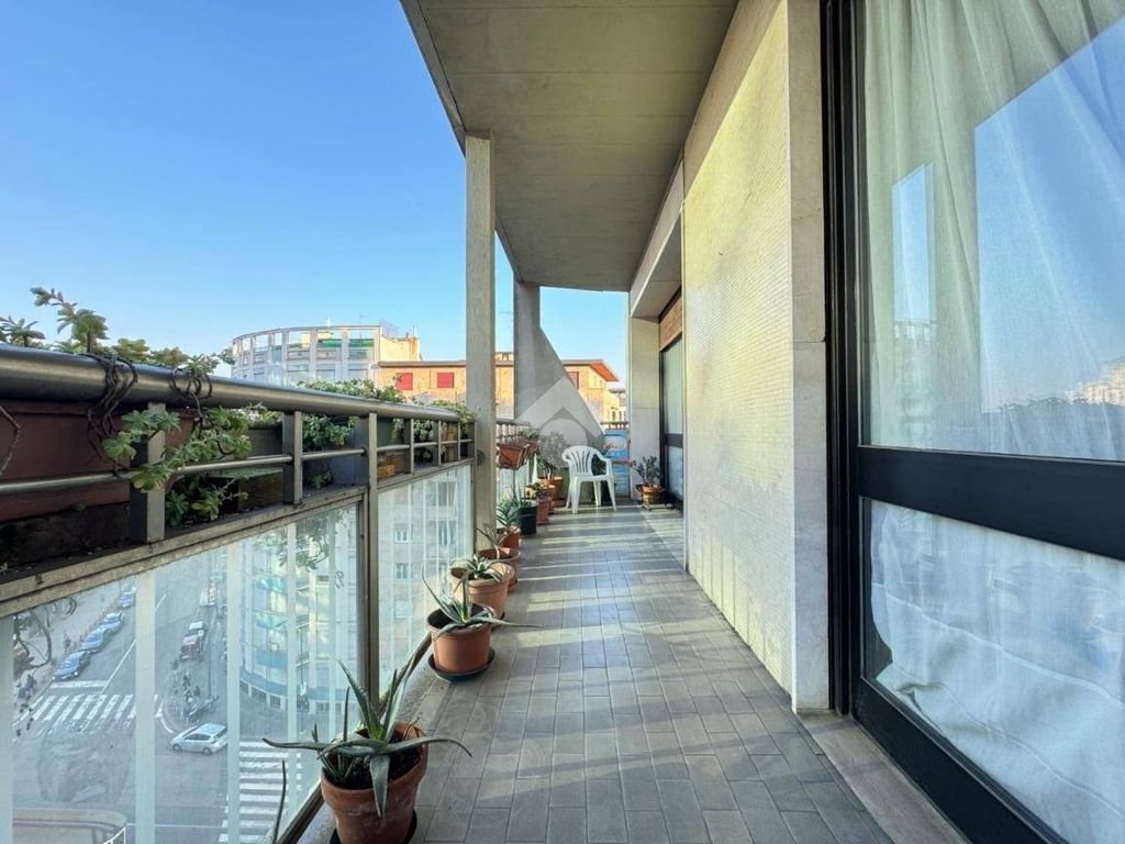 3 bedrooms Apartment in Milan, Italy No. 332147