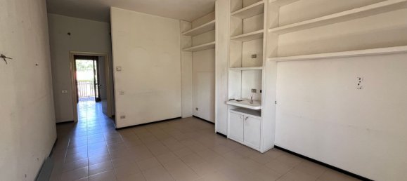 5 rooms Apartment in Castelfiorentino, Italy No. 121903 5