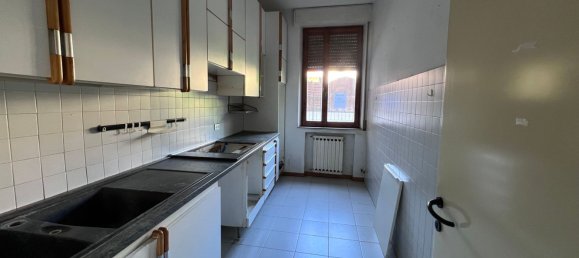 5 rooms Apartment in Castelfiorentino, Italy No. 121903 2