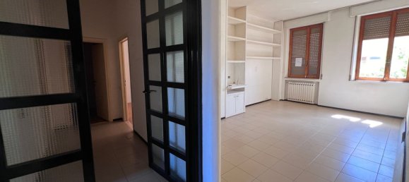 5 rooms Apartment in Castelfiorentino, Italy No. 121903 3