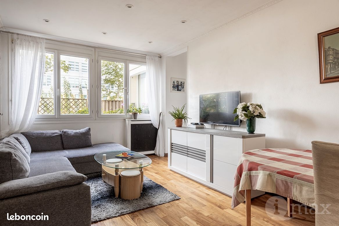 Apartamento de 2 dormitorios en Courbevoie, France No. 181131