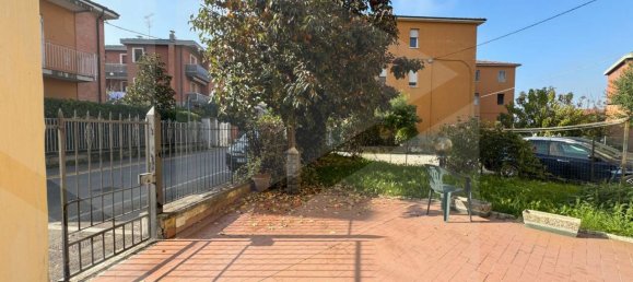 4 rooms Apartment in Casalecchio di Reno, Italy No. 24991 2