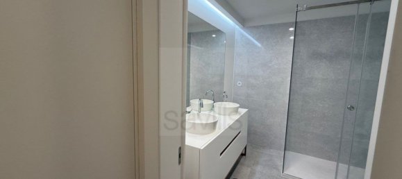 3 bedrooms Apartment in Porto, Portugal No. 106203 5