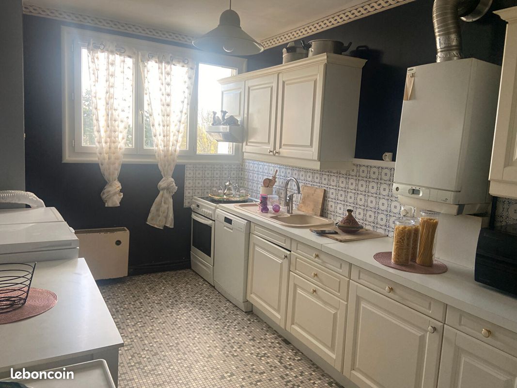 3 chambres Appartement à Châteauroux, France No. 100445