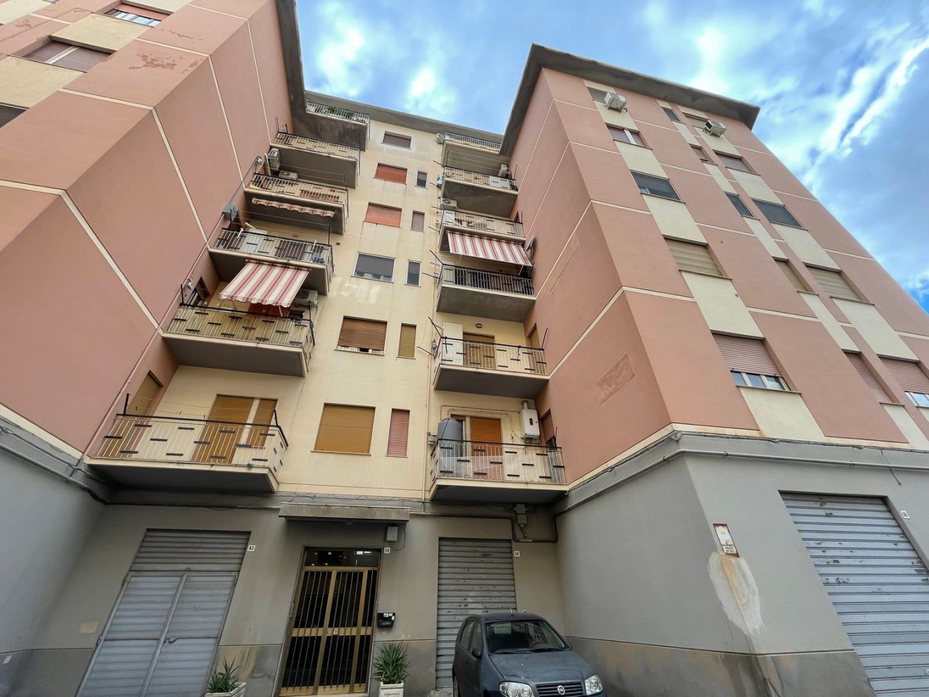 Apartamento de 7 habitaciónes en Caltanissetta, Italy No. 286664