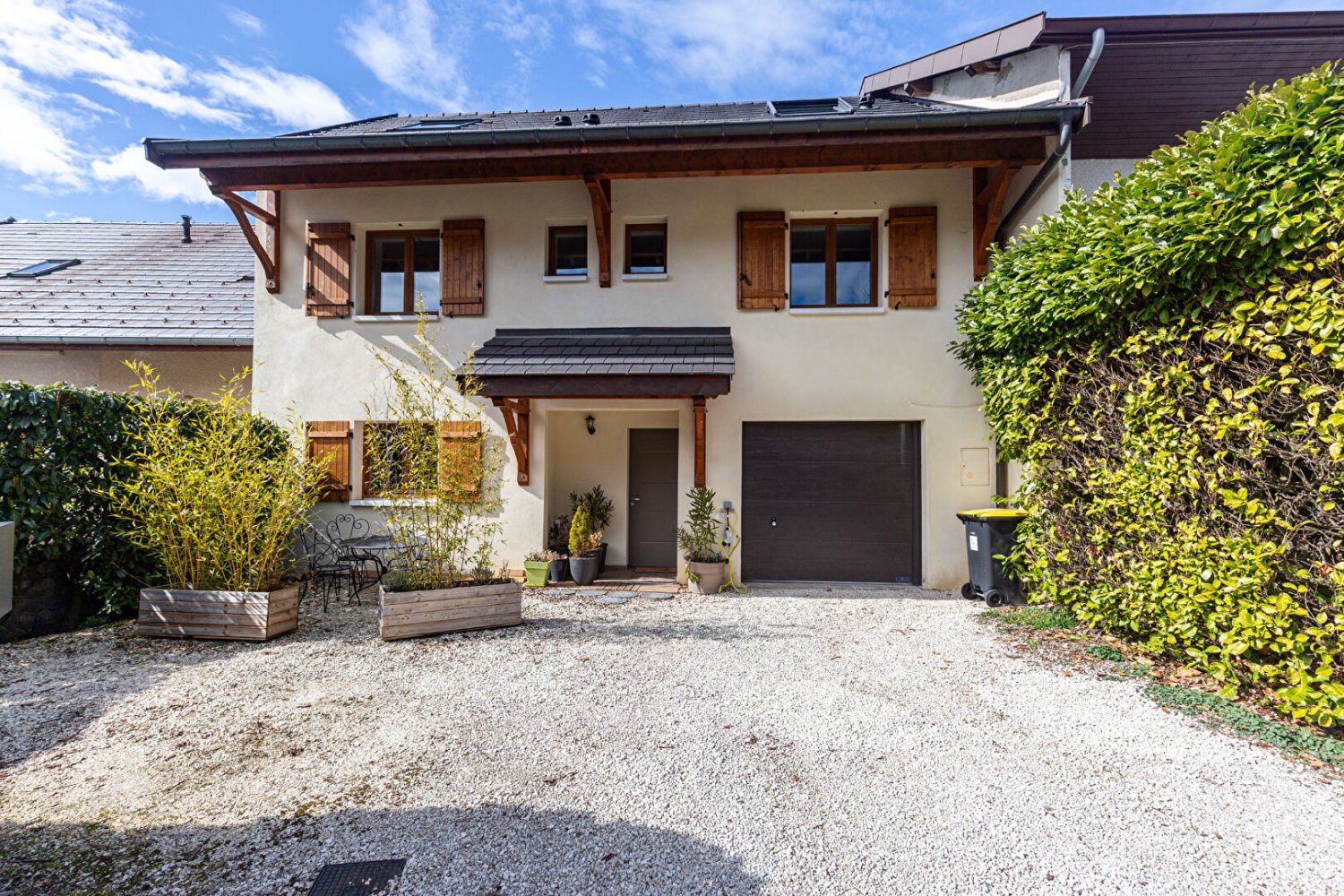 3 bedrooms House in Quintal, France No. 203207