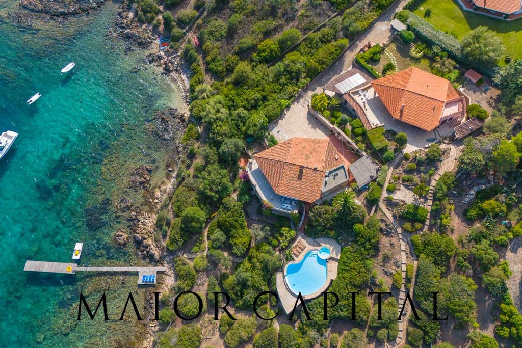 4 bedrooms Villa in Golfo Aranci, Italy No. 296897
